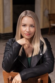 Jeneva Rose