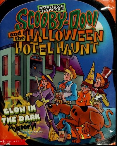 Cover of Scooby-Doo! and the Halloween hotel haunt : a glow in the dark mystery!
