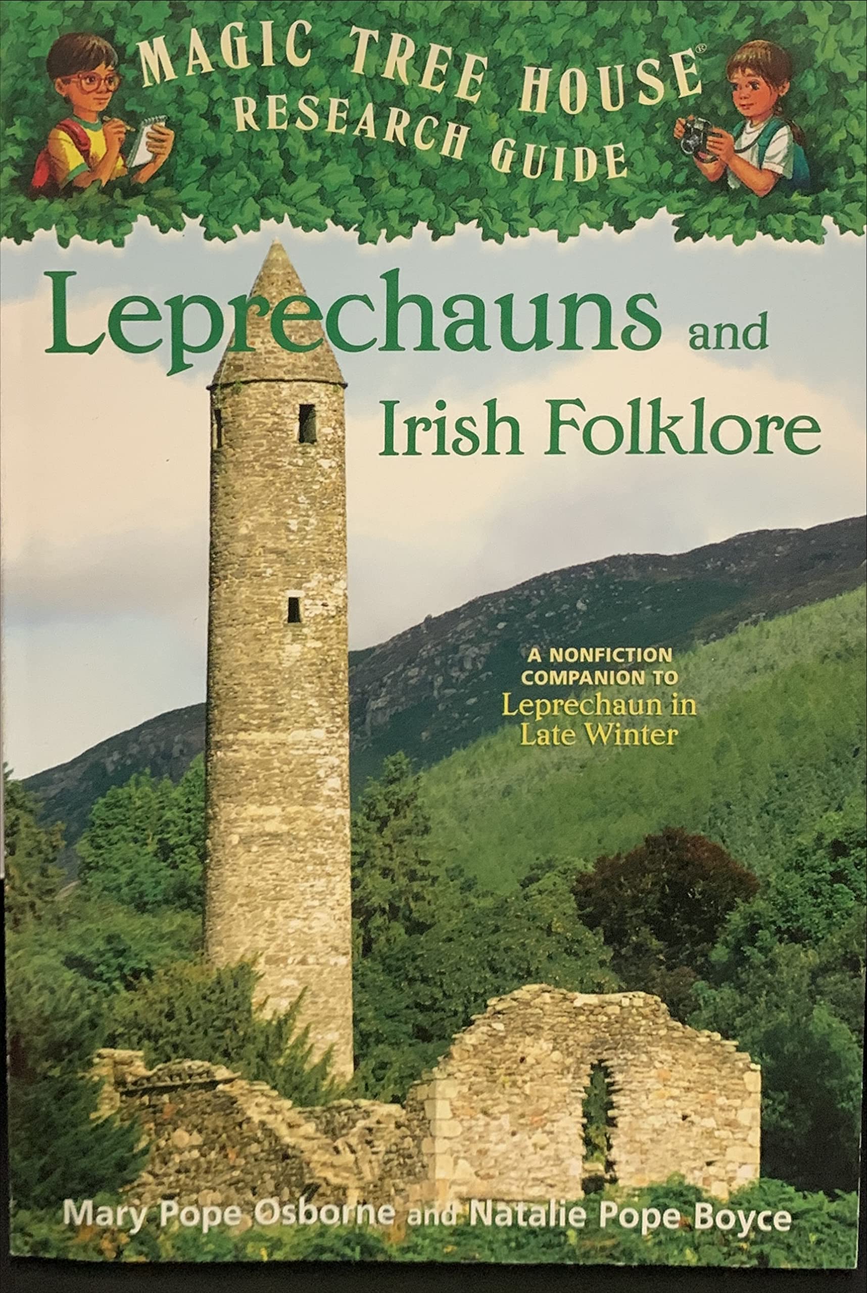 Cover of Magic Tree House Research Guide Leprechauns and Irish Folklore: A Nonfiction companion to Leprechauns in Late Winter