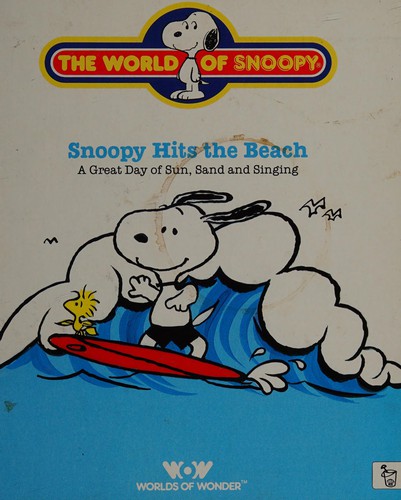 Cover of Snoopy Hits the Beach (World of Snoopy)